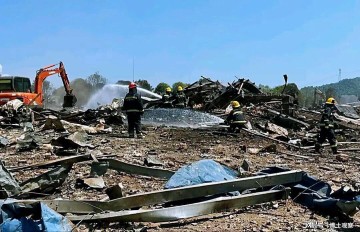 九游下载中心-37死51伤！浏阳烟花厂爆炸：被传唤到案的8人浮出水面，照片曝出